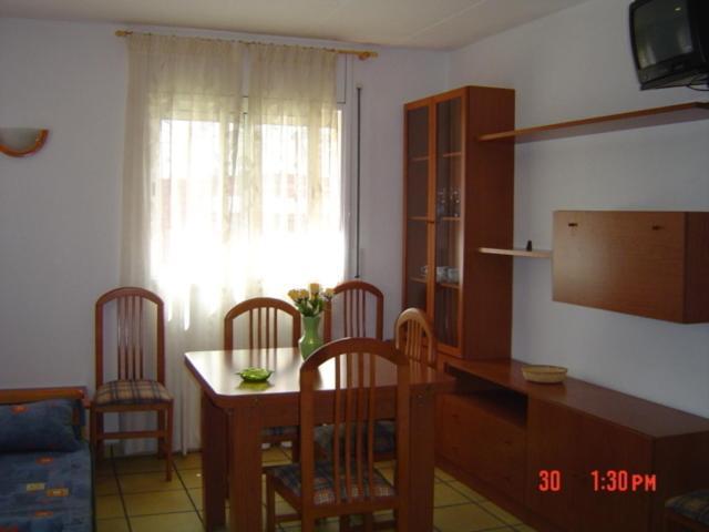 Apartamentos Famara Lloret de Mar Oda fotoğraf